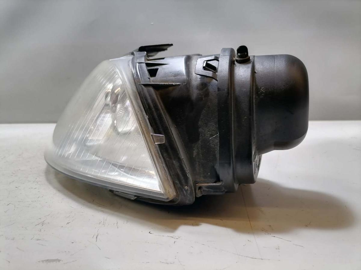 VW Passat 3BG original Xenonscheinwerfer vorn links leicht vergilbt Bj.2005